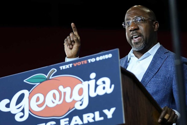 Rev. Raphael Warnock, Güney'de bir Senato koltuğuna seçilen ilk siyah Demokrat.