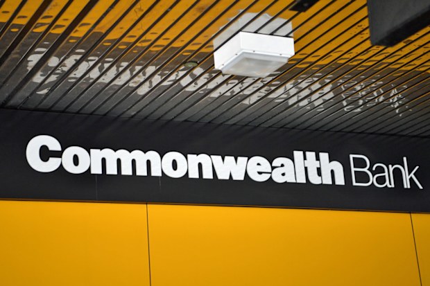 Commonwealth Bank, 10.98 milyar dolarlık rekor yıllık kâr bildirdi.