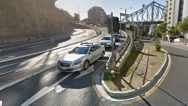 The footpath on Boundary Street leading down to Howard Smith Wharves originally extended to the intersection.