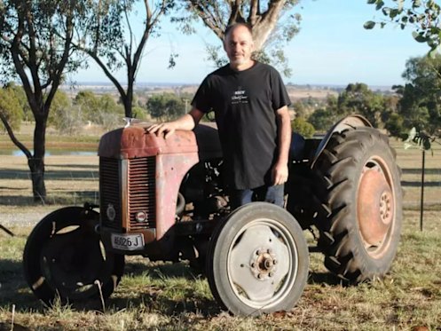 Richard Jefferay will drive his vintage tractor 1200km from western NSW to the Queensland outback.