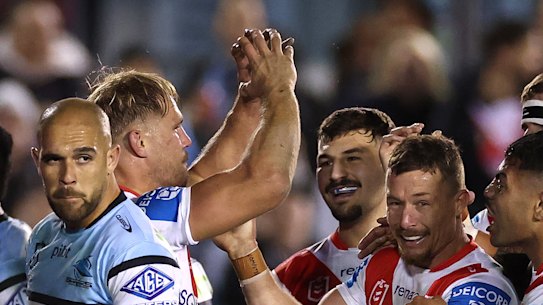 Jack de Belin performing the “burger” gesture.