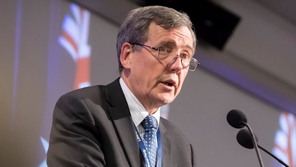 Senior federal Victoria Liberal MPs are threatening to withdraw their support for party president Robert Clark. 