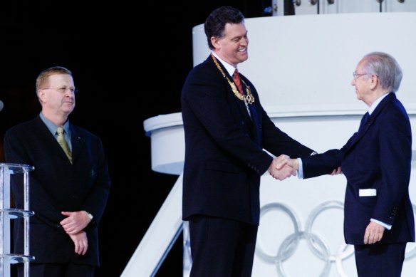 John Coates (left) and Olympics Minister Michael Knight receive awards from Juan Antonio Samaranch at the closing ceremony.