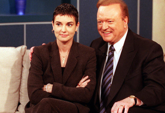O’Connor on set with Bert Newton for Good Morning Australia on Channel 10 in 2000.