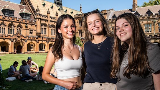 First year students Nicola De Zotti, Sarah Roberts, Olivia Chappell at the University of Sydney.
16th February 2023