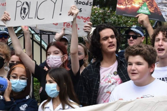  Kaya Ozen (right) at the climate change protest. 