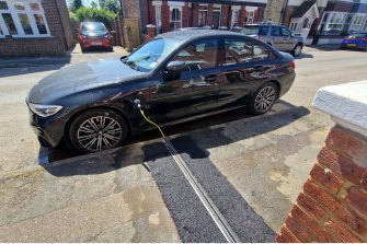 A pilot scheme in Central Bedfordshire Council in England allows electric vehicle owners to charge their cars on the street outside their homes with a charging cable embedded into the pavement.