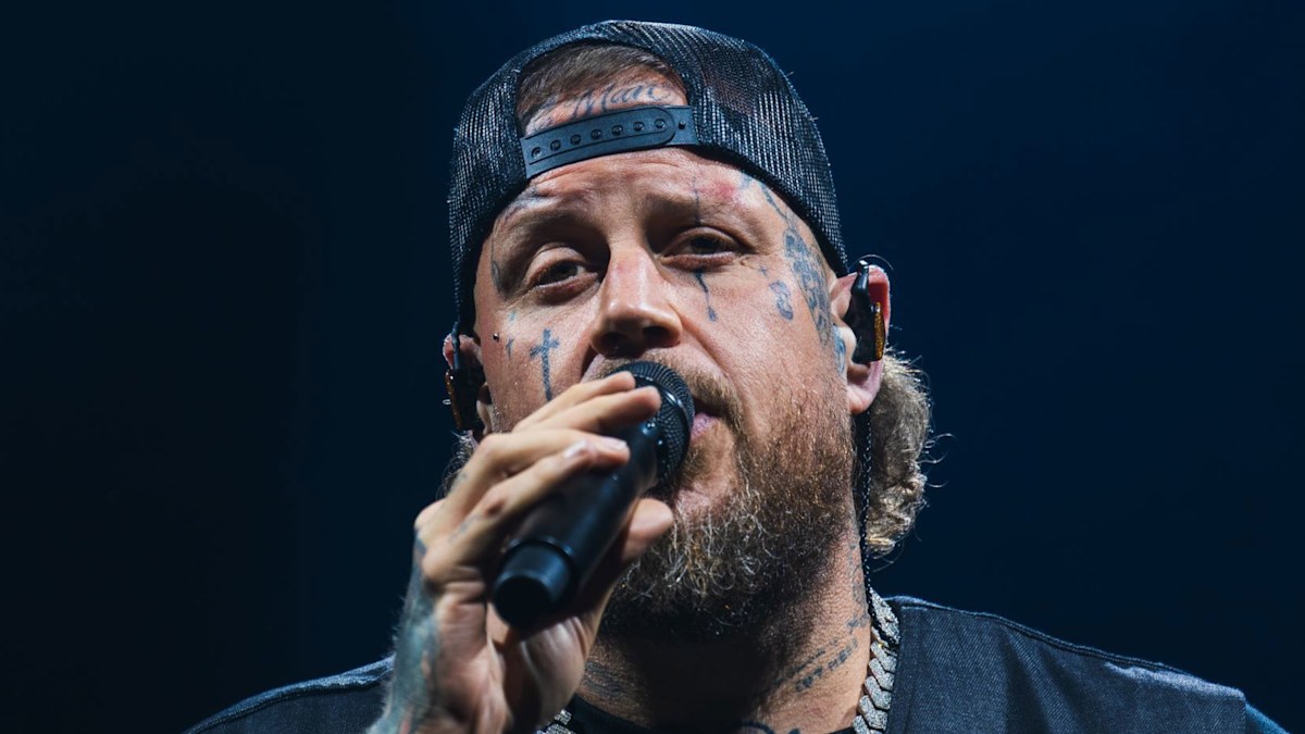 Jelly Roll breaks silence on Bunny Xo divorce on stage after podcast revelation