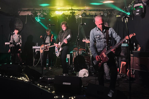 Greenhouse performing at The Barwon Club Hotel in October 2022. Left to right Lisa Gibbs, Alex Jarvis, Michael Robinson, Johnny Helmer. Obscured are Craig Mitchell and Dean Linguey.