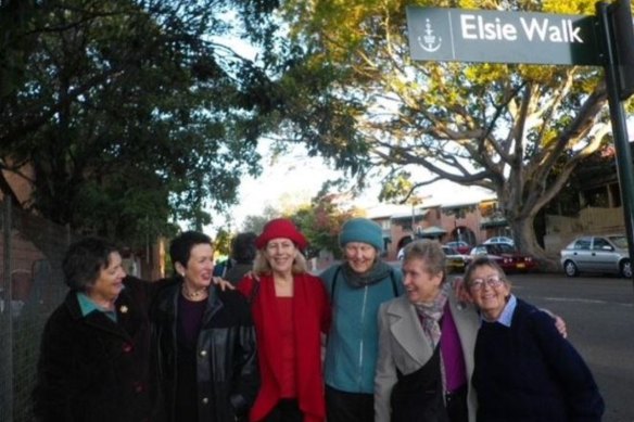 Elsie pioneers at the Glebe laneway christened in honour of the refuge and its legacy. From left, Annie Bickford, Lord Mayor of Sydney Clover Moore, Anne Summers, Margaret Power, Jozefa Sobszki and Sue Wills.