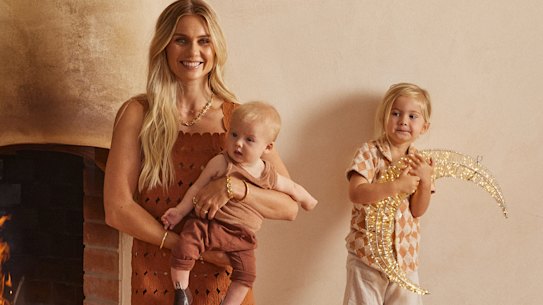 Elyse wears Lucy Folk dress and jewellery, R.M. Williams boots. 
Sunny and Zaii wear clothing from Kido Store, R.M. Williams booties. Decorations by 
Papaya. Santa sack by 
Country Road.