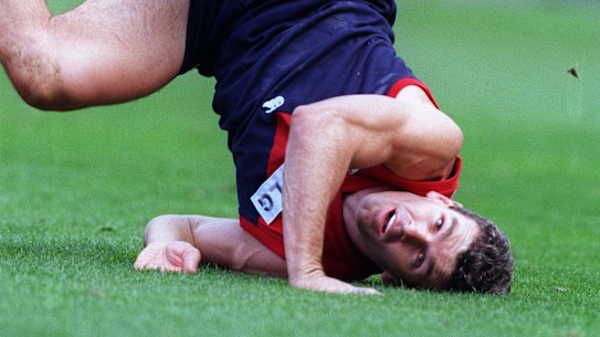 Melbourne’s Shaun Smith hits the ground after attempting a mark in 1998.
