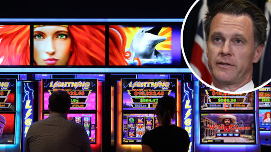 NSW Labor leader Chris Minns said he would support the government if it launched a cashless card trial before the state election.