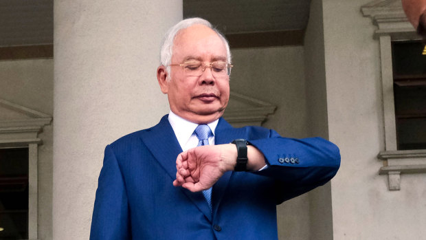 Najib Razak, Malaysia's former prime minister, centre, stands outside the Kuala Lumpur Courts Complex in Kuala Lumpur, Malaysia, on Wednesday.