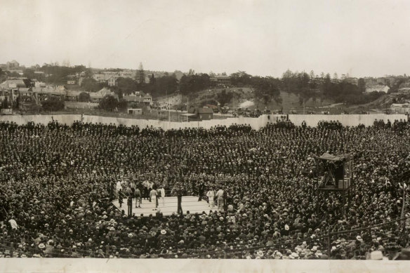 Jack Johnson taking on Tommy Burns at Rushcutter’s Bay in 1908.