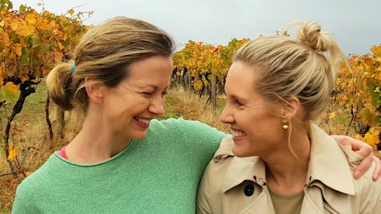 Nina Stocker (à esquerda) e Kate Day: “Não consigo mais separá-la como amiga e como cunhada”, diz Nina. 