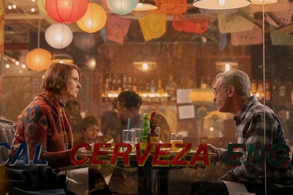 Miranda (Cynthia Nixon) and Steve (David Eigenberg) bind because of being grandmother and grandfather.