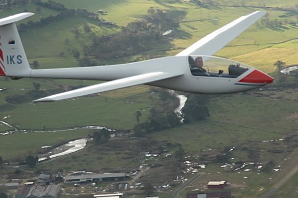 Richard Agnew gliding in the Canberra region.