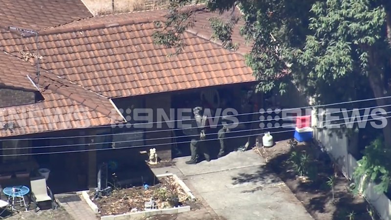 Armed police descend on Pinjarra home in search for gunman