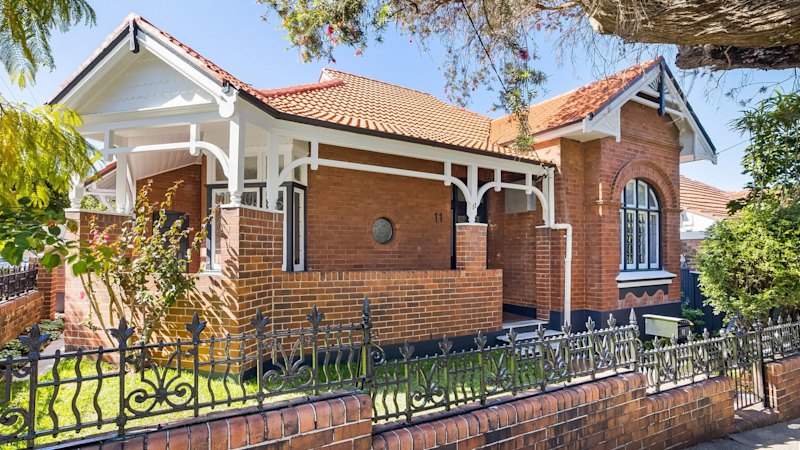 A Point Piper family upgrades from a unit to a Petersham house for $2.485m