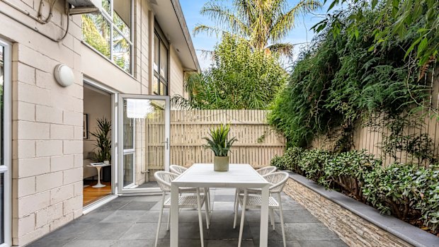 2/73 Westbury Street, St Kilda East VIC 3183