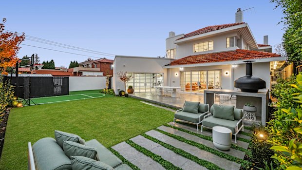15 Levien Street, Essendon.