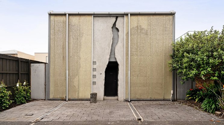 theage.com.au - Elizabeth Redman - Melbourne house with architecturally designed crack fetches $1,252,000
