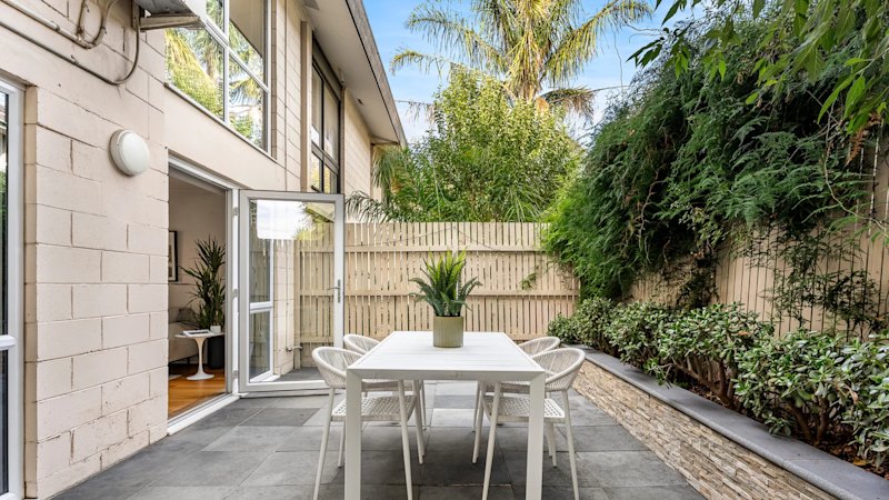 Single mother outbids two rivals for $745,000 inner-south townhouse