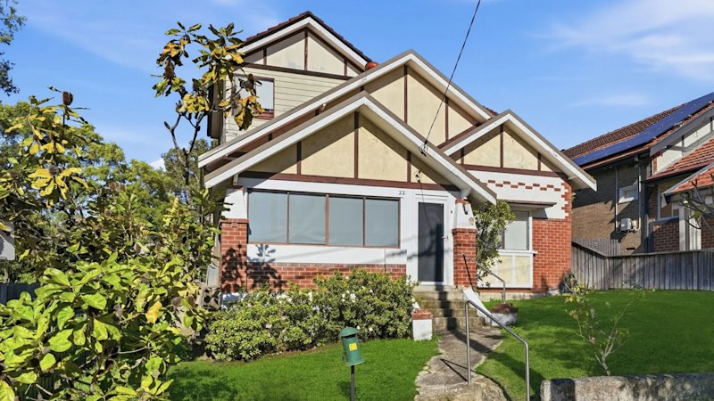 Northern beaches share house sells for $200,000 below reserve after stalled auction bids