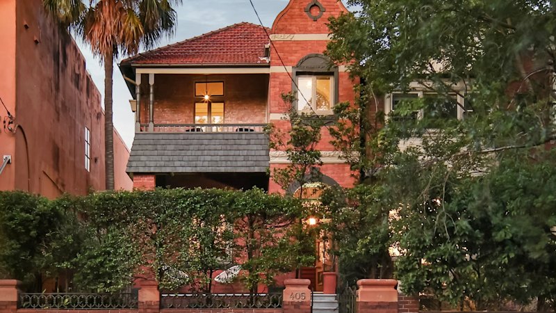 Woman wins $4.8 million Glebe home with her father bidding at auction