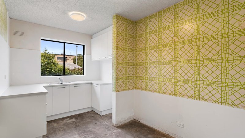 ‘Gutted’ St Kilda apartment sells for $537,000