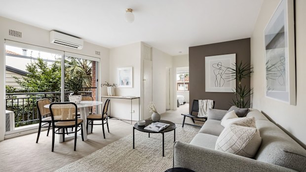 First home buyers from Ashbury paid $928,000 at auction on Saturday for an apartment in Dulwich Hill.