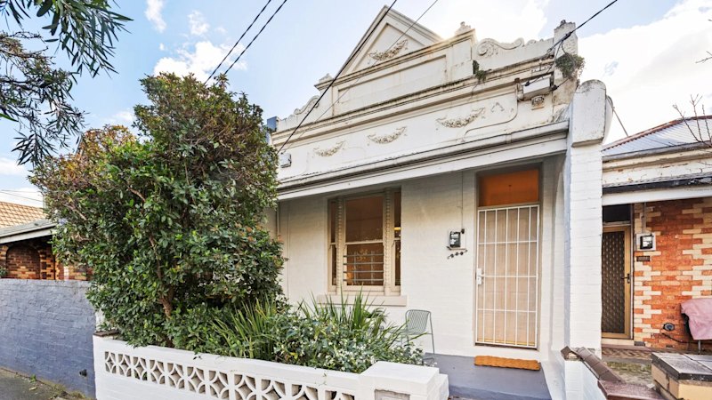 Brunswick East terrace sells for $1.15m after vendors cut reserve