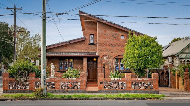Northcote triple-brick home passes in on a vendor bid of $1.7 million