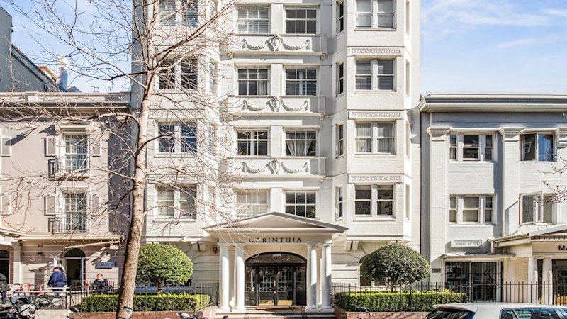 First home buyer gets a $40,000 discount on art deco Potts Point pad