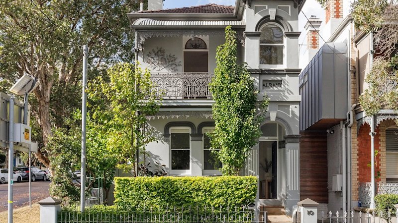 ‘A bit nuts’: Families vie for $3.3m Balmain home, defying weak market