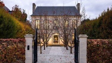 The unique home at 7 Ottawa Road, Toorak, has sold after 10 days on the market.