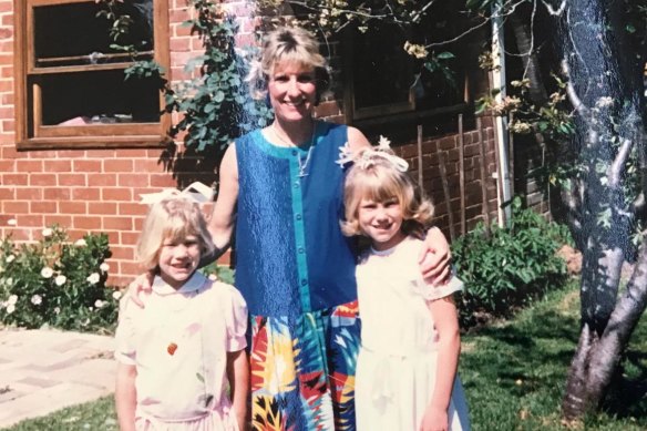 Heather (right) with her mother Di and younger sister Alli in 1986.