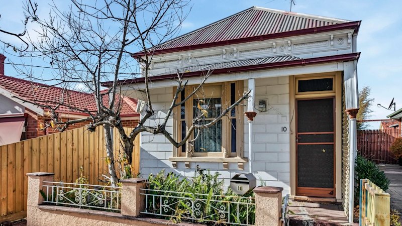 Experienced renovator wins keys to timeworn home for $701,000