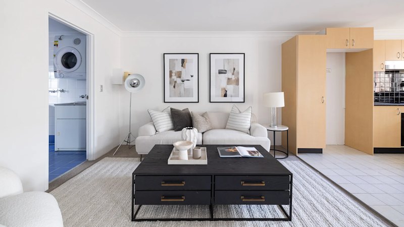 First home buyer wins $725,000 unit as auction market tanks