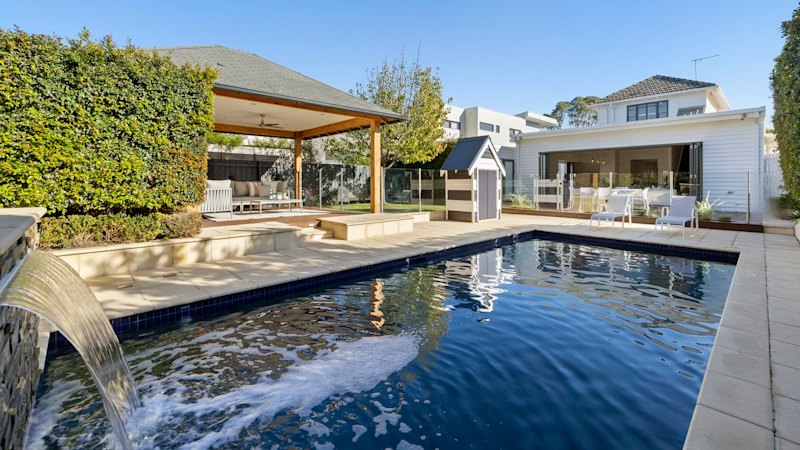 No bids at auction for renovated bayside home listed at $2.2 million