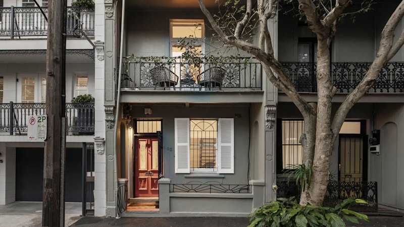 First home buyer wins $2.3m Surry Hills terrace after auction bid via father