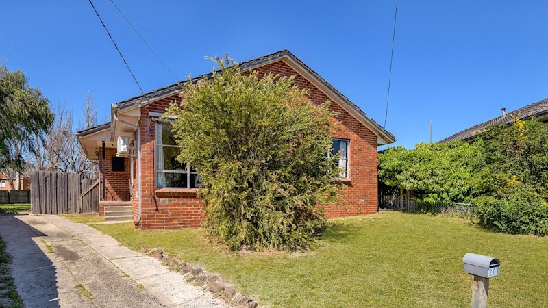 Melbourne investor sells $855,000 house on huge block to first home buyer