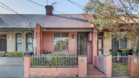 242 Edgeware Road, Newtown