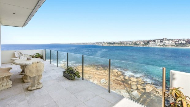 Views for days: Star stock picker buys his neighbour’s $11.3m oceanfront pad