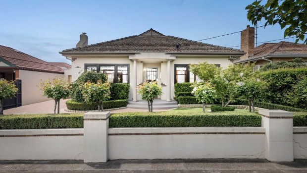 Family buy Essendon home for $1,752,500 after marathon auction