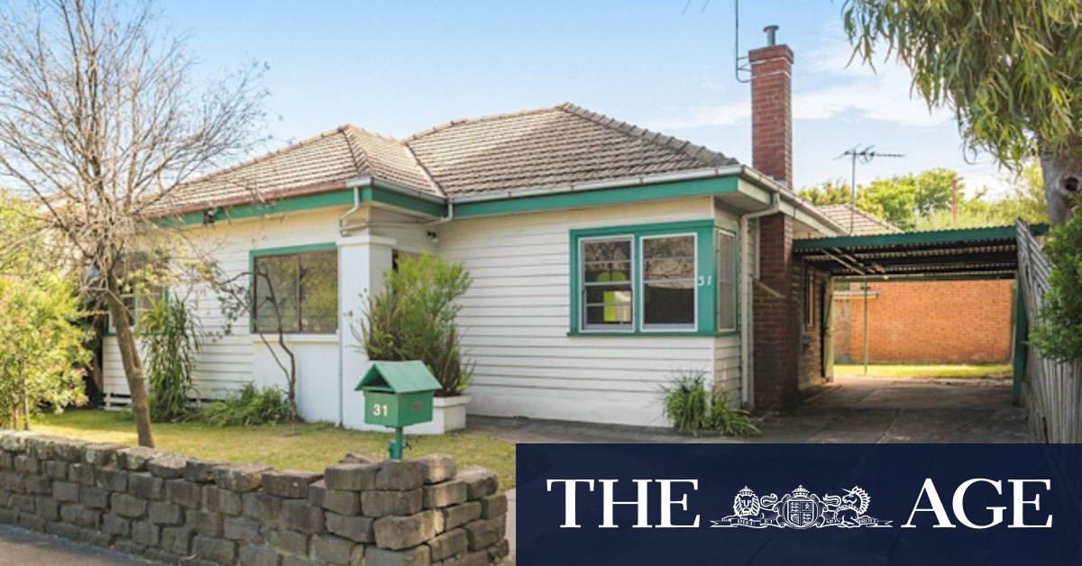 Melbourne auctions: Sandringham fixer-upper sells for $1.45 million in hot auction - Vimarsana News