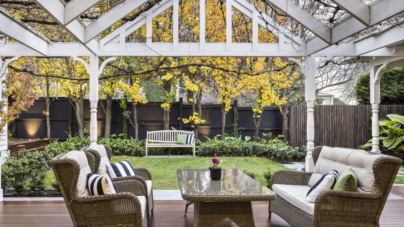 Young family blows away reserve to splash $3.62 million at Balwyn auction