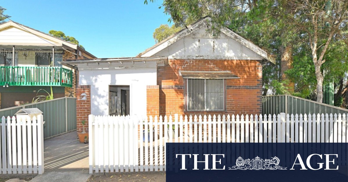 Sydney auctions: Rundown Mascot house sells for $1.06 million - Vimarsana News