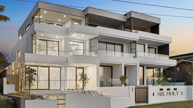 Western Sydney couple making a sea-change buy Taren Point townhouse for $3.48 million